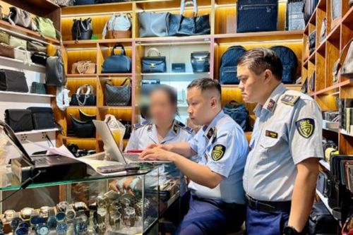 TP.HCM: Hàng giả lộng hành vì tiểu thương coi tiền phạt như một phần 'chi phí kinh doanh'