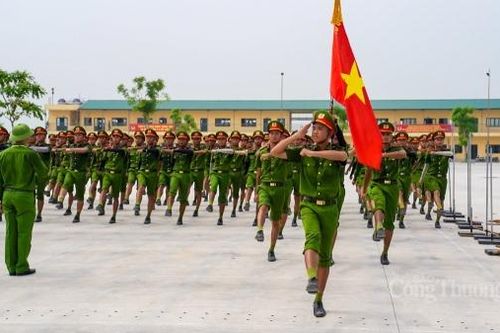Nắng bỏng rát, hơn 1.000 chiến sĩ công an vẫn kiên cường tập luyện cho lễ diễu binh 2/9