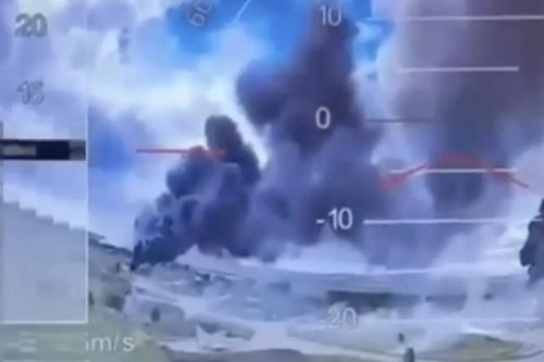 Ukraine đã tấn công táo bạo các sân bay quân sự Nga như thế nào