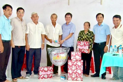 TP. Long Xuyên bàn giao 2 căn nhà Đại đoàn kết ở phường Mỹ Hòa