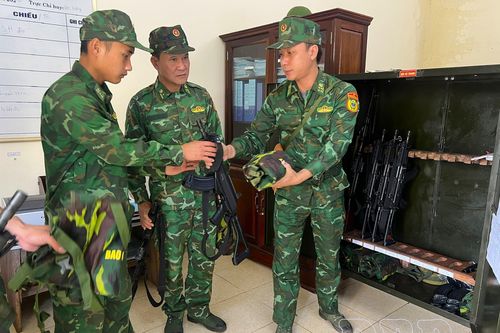 Tuần tra biên giới mùa mưa