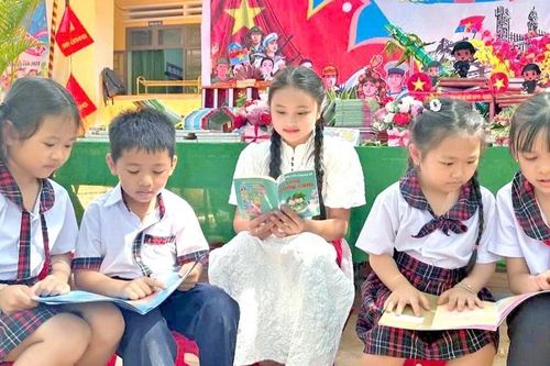 Chạm vào sách