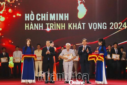 Tổng kết 10 năm thực hiện Chỉ thị số 05 của Bộ Chính trị về đẩy mạnh học tập và làm theo tư tưởng, đạo đức, phong cách Hồ Chí Minh: Học tập và làm theo Bác góp phần quan trọng vào việc xây dựng tỉnh Khánh Hòa giàu đẹp
