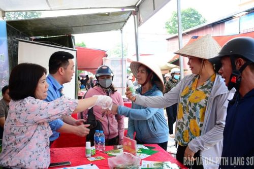 Gần 250 nông dân tham gia Chương trình 'Khuyến nông phiên chợ'