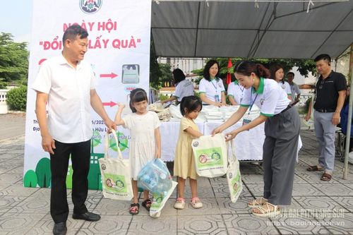 Trên 1.000 người tham gia lễ phát động hưởng ứng Ngày môi trường thế giới