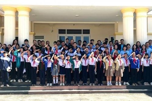 Khi thiếu nhi rèn mình trong màu áo lính