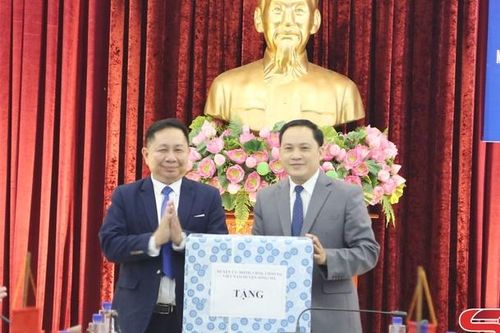 Vun đắp mối quan hệ hợp tác hữu nghị với các huyện của nước bạn Lào
