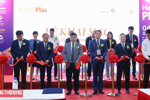 Hơn 200 doanh nghiệp tham gia Triển lãm Quốc tế về máy móc công nghiệp ngành Nhựa và Cao su