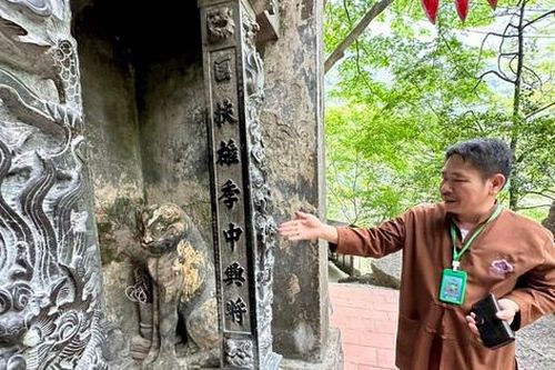 Chiêm ngưỡng kiến trúc đền Trần 700 năm tuổi giữa núi rừng Tràng An