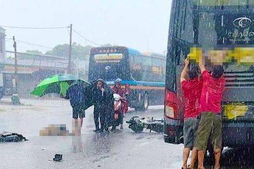 Bản tin TNGT 5/6: Chuyển hướng bất cẩn, người phụ nữ bị xe khách đâm tử vong trên QL1