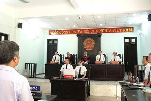 Nguyên Giám đốc Trung tâm Đăng kiểm xe cơ giới Thừa Thiên Huế lĩnh hơn 15 năm tù