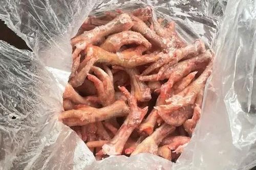 Phát hiện 700 kg chân gà, má lợn không rõ nguồn gốc