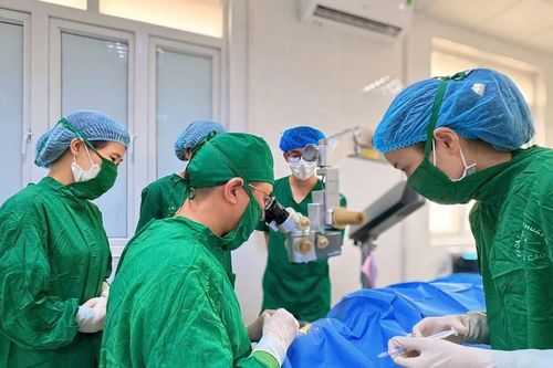 Cấp cứu kịp thời bệnh nhân bị chấn thương xuyên nhãn cầu nghiêm trọng