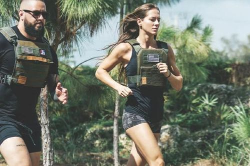 Xu hướng tập luyện 2025: Áo tạ trở thành 'vũ khí bí mật' được giới fitness săn đón