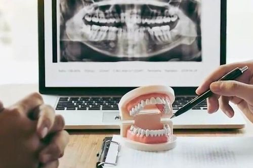 Tự đổ thạch cao lấy dấu răng tại nhà, cô gái suýt chết ngạt vì 'quá bận để đến nha sĩ'