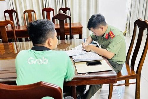 Đang chạy grab thì tài khoản nhận hơn 1,7 tỷ đồng, tài xế tìm người trả lại