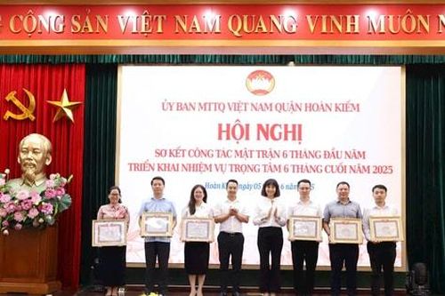 Quận Hoàn Kiếm biểu dương 19 tập thể, 49 cá nhân tiêu biểu trong công tác mặt trận