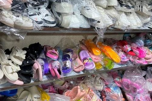 'Sát thủ' vô hình trong thú bông, dép nhựa