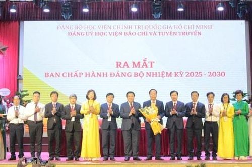 PGS.TS Mai Đức Ngọc là Bí thư Đảng ủy Học viện Báo chí và Tuyên truyền