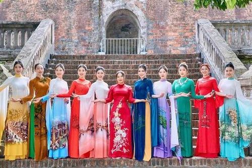 NTK Hương Vải kể chuyện Kinh kỳ - Phố Hiến bằng thời trang