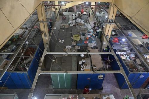 Hàng trăm ki-ốt ở chợ Rồng Nam Định đồng loạt đóng cửa, quang cảnh đìu hiu