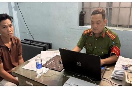 Cậy mái tôn cửa hàng để trộm cắp tài sản