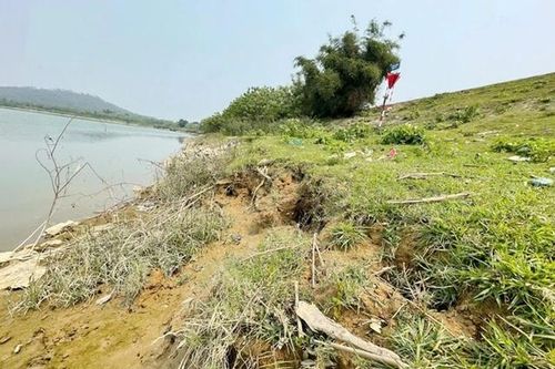Hơn 1 triệu người bị đe dọa do sạt lở đê sông Chu