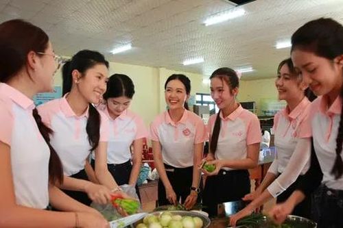 Top 25 Hoa hậu Việt Nam 2024 nấu cơm từ thiện gửi đến bệnh nhân Bệnh viện TƯ Huế