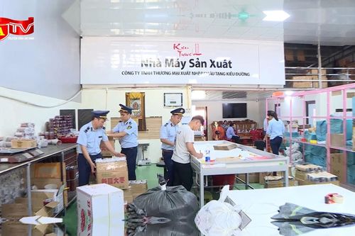 Hé lộ vụ thu giữ hàng nghìn sản phẩm không rõ nguồn gốc tại công ty xuất nhập khẩu