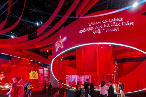 Nhiều hoạt động trong chương trình 'Vinh quang Công an Nhân dân'