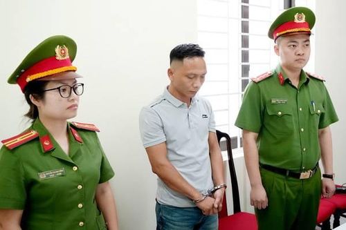Khởi tố tài xế ôtô tải chở hơn 2 tấn hàng cấm