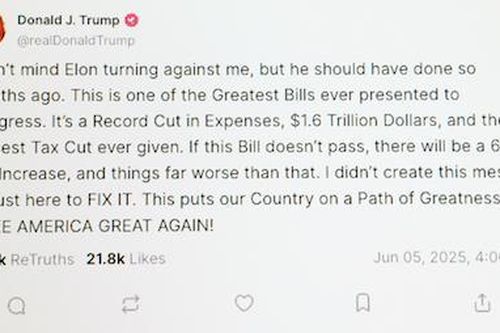 Cận cảnh màn khẩu chiến gay gắt giữa Trump và Musk