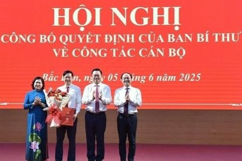 Công bố quyết định chuẩn y Phó Bí thư Tỉnh ủy Bắc Kạn