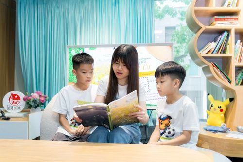 Khách tới nhiều gấp ba, doanh thu nhà sách tăng cao dịp hè