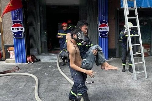 Cháy quán lẩu gà lá é Cỏ Mây, cảnh sát giải cứu nhiều người