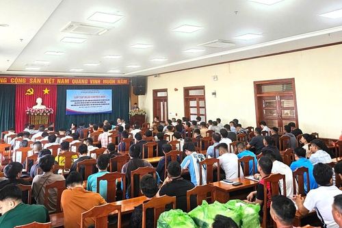 Gần 200 học viên được tập huấn cứu hộ mô tô nước trên biển