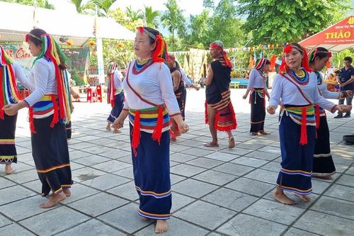 Độc đáo di sản văn hóa phi vật thể múa Cà đáo và Tết Ngã rạ của người Co