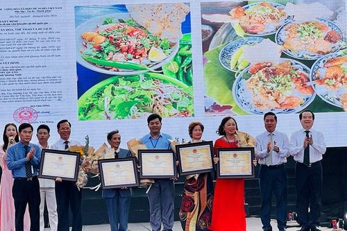 Đón nhận Quyết định công nhận Di sản văn hóa phi vật thể cho mỳ Quảng