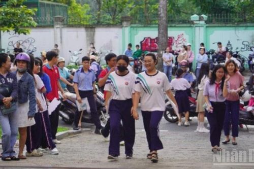 Hơn 76.000 thí sinh tại Thành phố Hồ Chí Minh bước vào kỳ thi tuyển sinh lớp 10 công lập