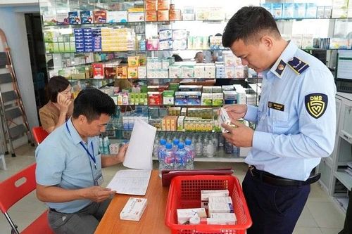 Xử lý nghiêm các cơ sở, hàng quán treo biển 'chỉ nhận tiền mặt'