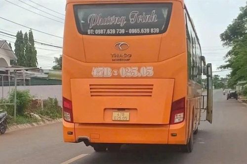 Xe khách va chạm với xe máy khiến 3 người thương vong ở Đắk Lắk