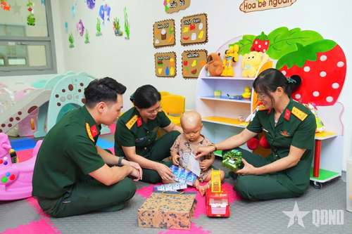 Nghỉ chăm sóc con ốm, quân nhân được đề xuất thời gian hưởng chế độ thế nào?