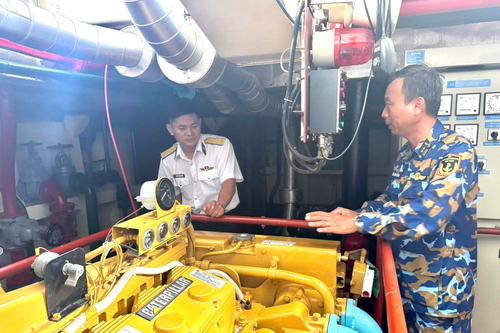 Kiểm tra công tác tàu thuyền tại Lữ đoàn 962