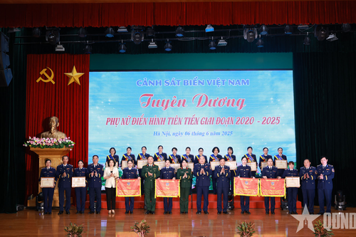 Cảnh sát biển Việt Nam tuyên dương phụ nữ điển hình tiên tiến