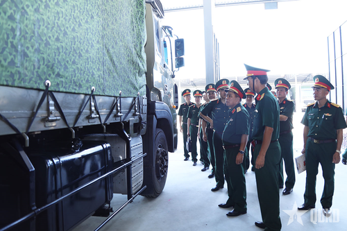 Trung tướng Trần Minh Đức kiểm tra Lữ đoàn 683, Kho J258