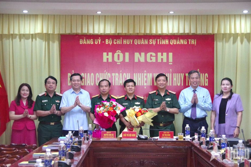 Bàn giao chức trách, nhiệm vụ Chỉ huy trưởng Bộ CHQS tỉnh Quảng Trị