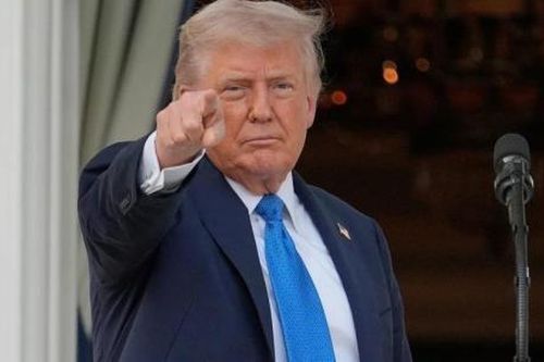 Ông Trump ký sắc lệnh cấm công dân một số quốc gia nhập cảnh