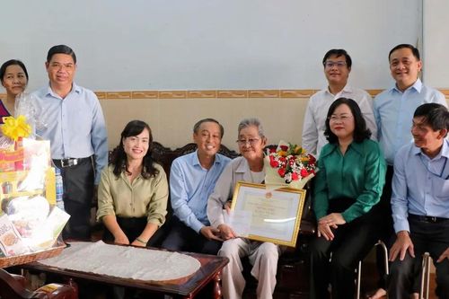 Lãnh đạo TPHCM thăm, chúc thọ người cao tuổi tiêu biểu
