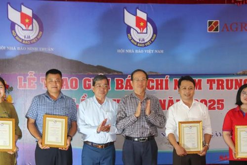 Trao giải Báo chí Nam Trung bộ lần II-2025