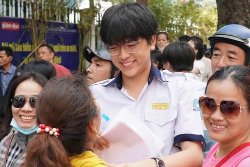 Đề thi Ngữ văn gây bất ngờ, 'chạm' được cảm xúc của thí sinh